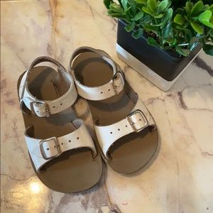 White Sand sun saltwater sandals.